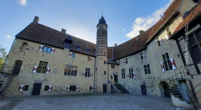 높은 성 (비소키 자모크)